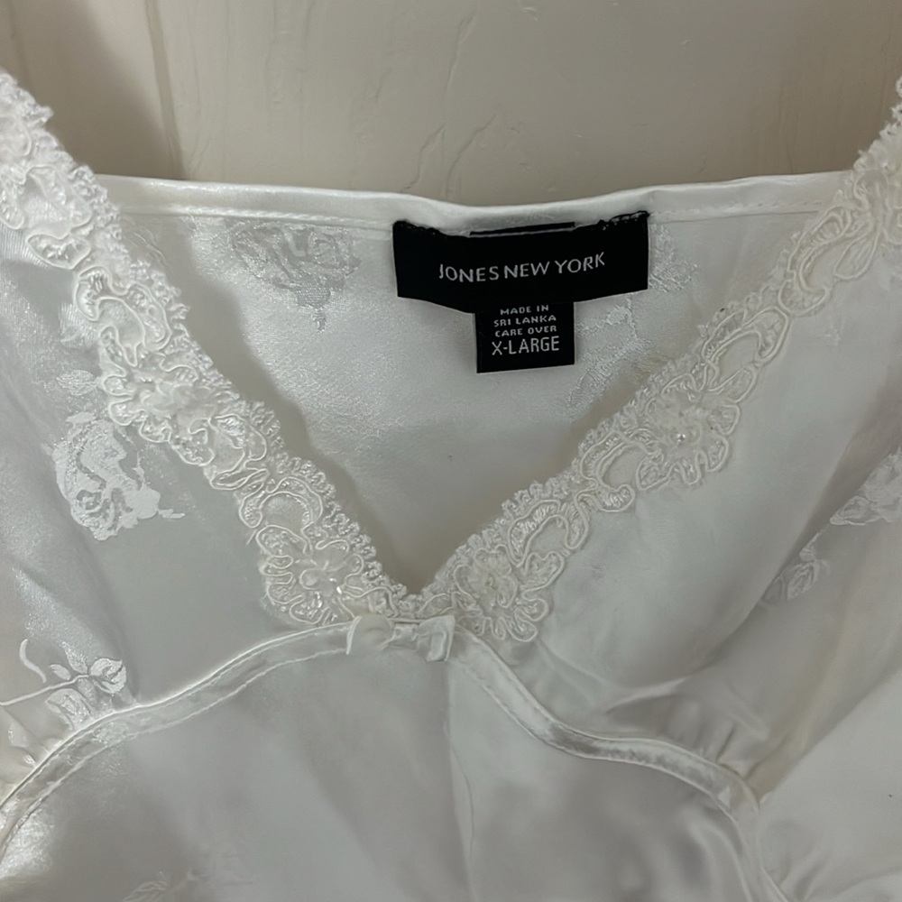 Jones New York sleepwear ivory XL, excellent preowned condition - Picture 2 of 2
